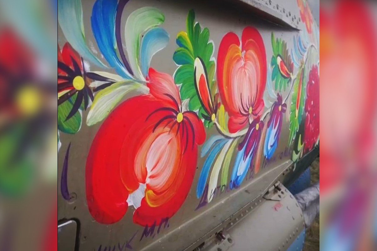 Петриківський розпис на гелікоптері Петриківський розпис на гелікоптері