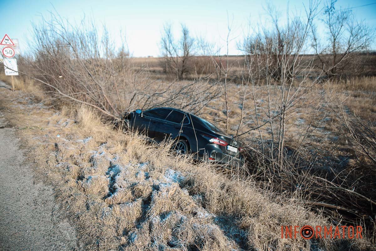 Машина з'їхала в кювет