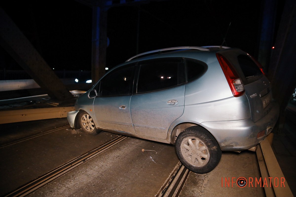 Рух на трамвайній колії паралізований