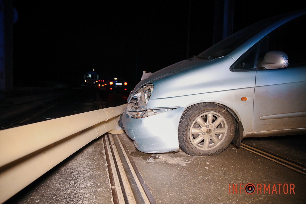 Chevrolet врізався у відбійник