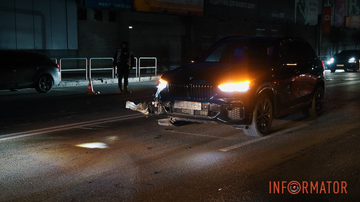 У Дніпрі на Коцюбинського біля «МОСТ-Сіті» підліток потрапив під колеса BMW: утворився великий затор