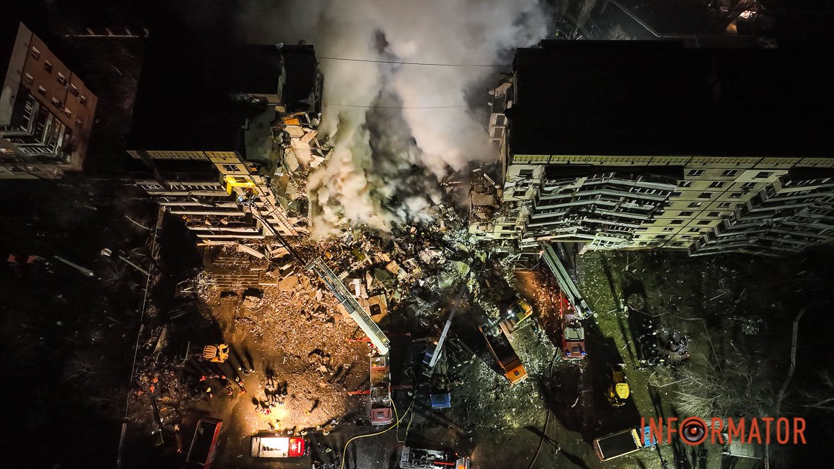 Два під'їзди "склалися": як виглядає зруйнований будинок у Дніпрі з висоти 2