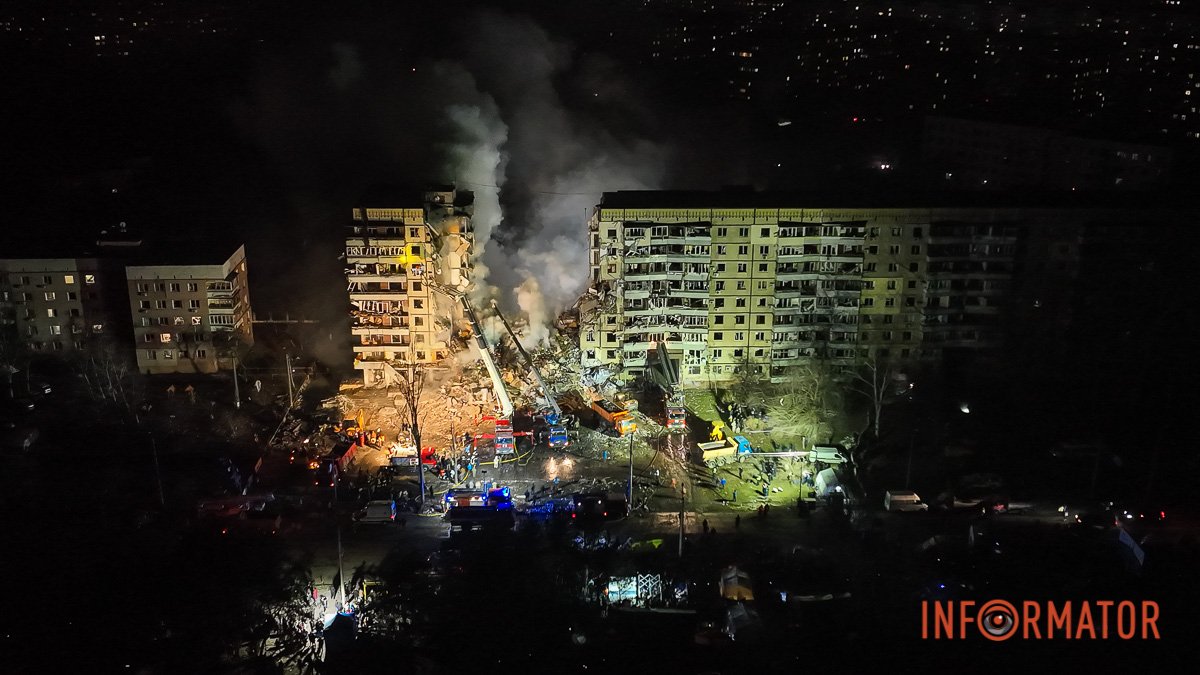 Два під'їзди "склалися": як виглядає зруйнований будинок у Дніпрі з висоти 8