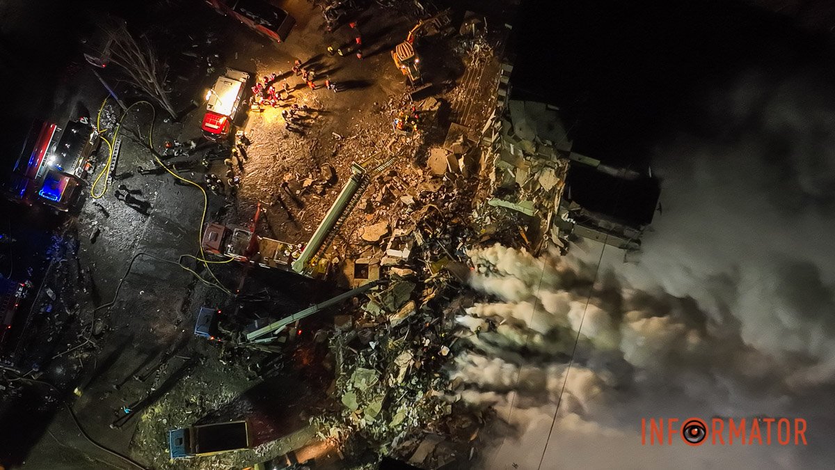 Два під'їзди "склалися": як виглядає зруйнований будинок у Дніпрі з висоти 5