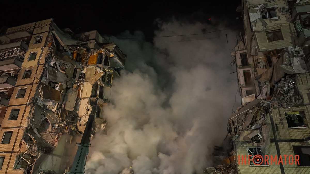 Два під'їзди "склалися": як виглядає зруйнований будинок у Дніпрі з висоти 10