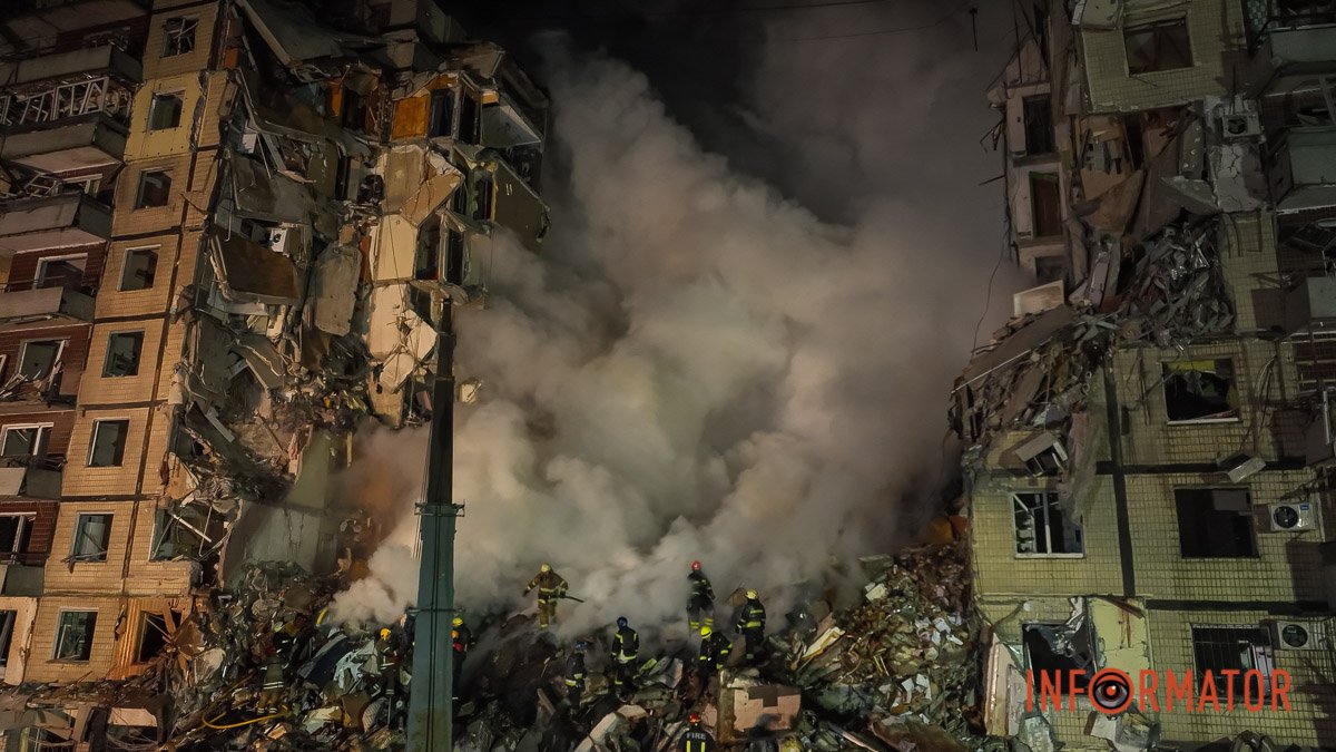 Два під'їзди "склалися": як виглядає зруйнований будинок у Дніпрі з висоти 11