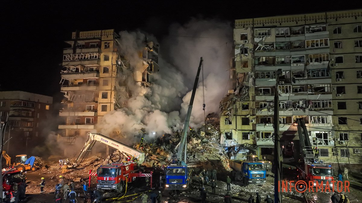 Два під'їзди "склалися": як виглядає зруйнований будинок у Дніпрі з висоти 12