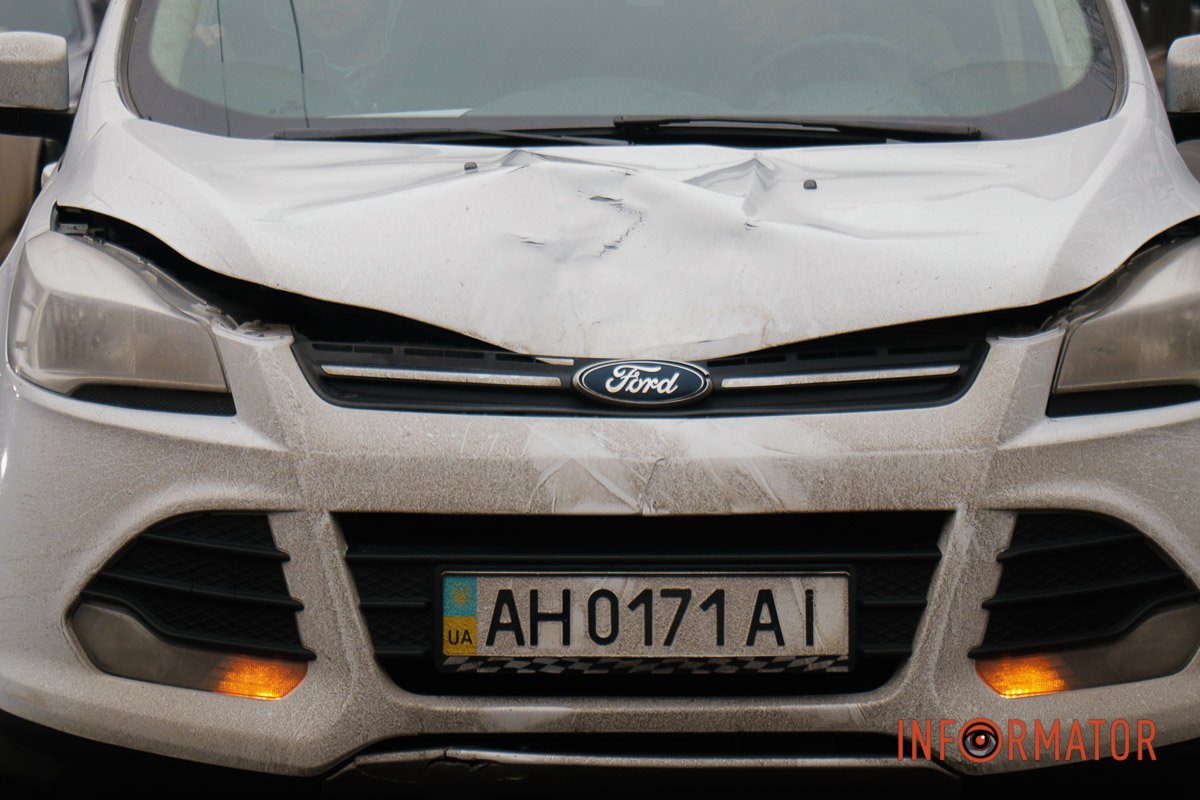 Чоловік переходив дорогу на пішохідному переході 