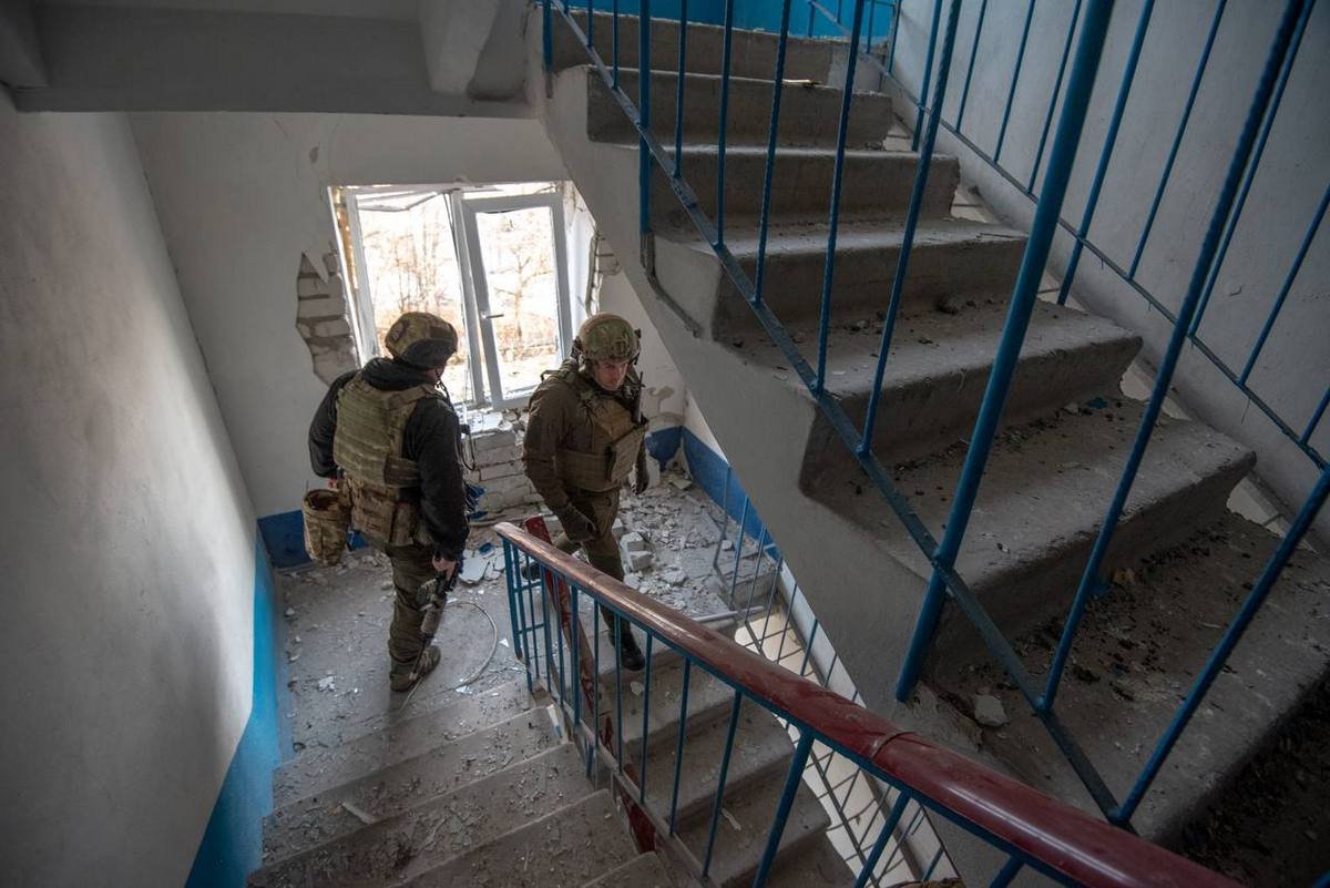 Також передали смаколики, теплий одяг та засоби гігієни від освітян  Також передали смаколики, теплий одяг та засоби гігієни від освітян