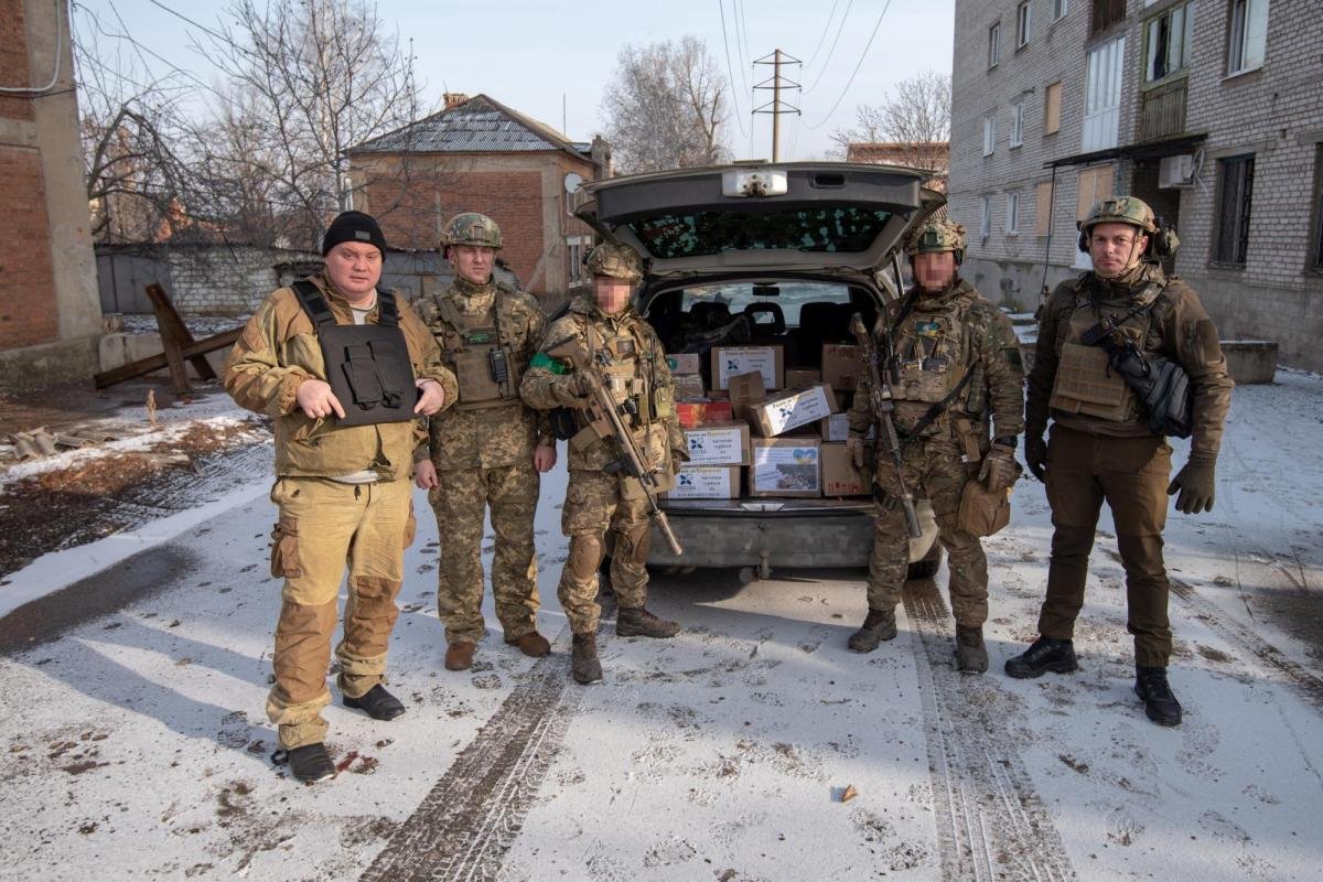 Від ГО «Бджола»  військовим передали автівку Від ГО «Бджола»  військовим передали автівку