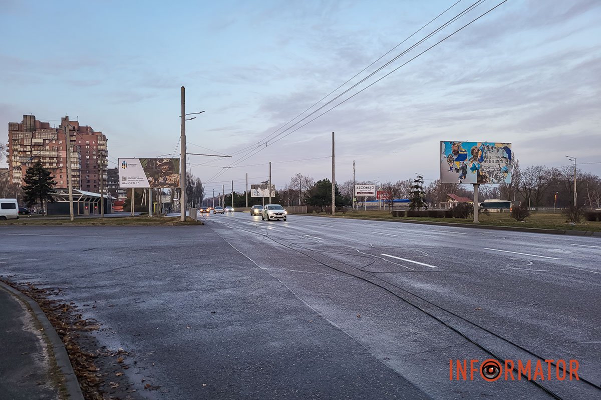 У четвер, 19 січня, на Набережній Заводській, 55, впало дерево У четвер, 19 січня, на Набережній Заводській, 55, впало дерево