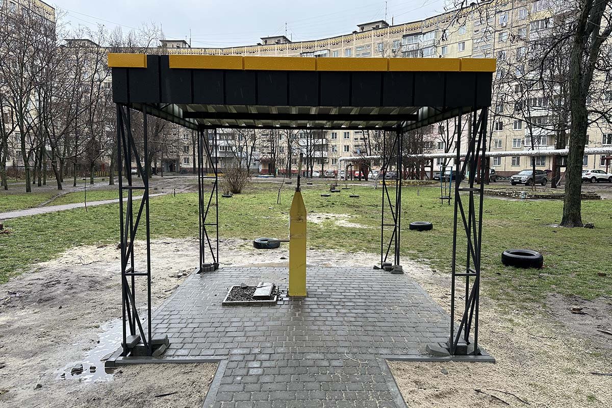 Після перевірки якості води проводять благоустрій навколо колонки Після перевірки якості води проводять благоустрій навколо колонки