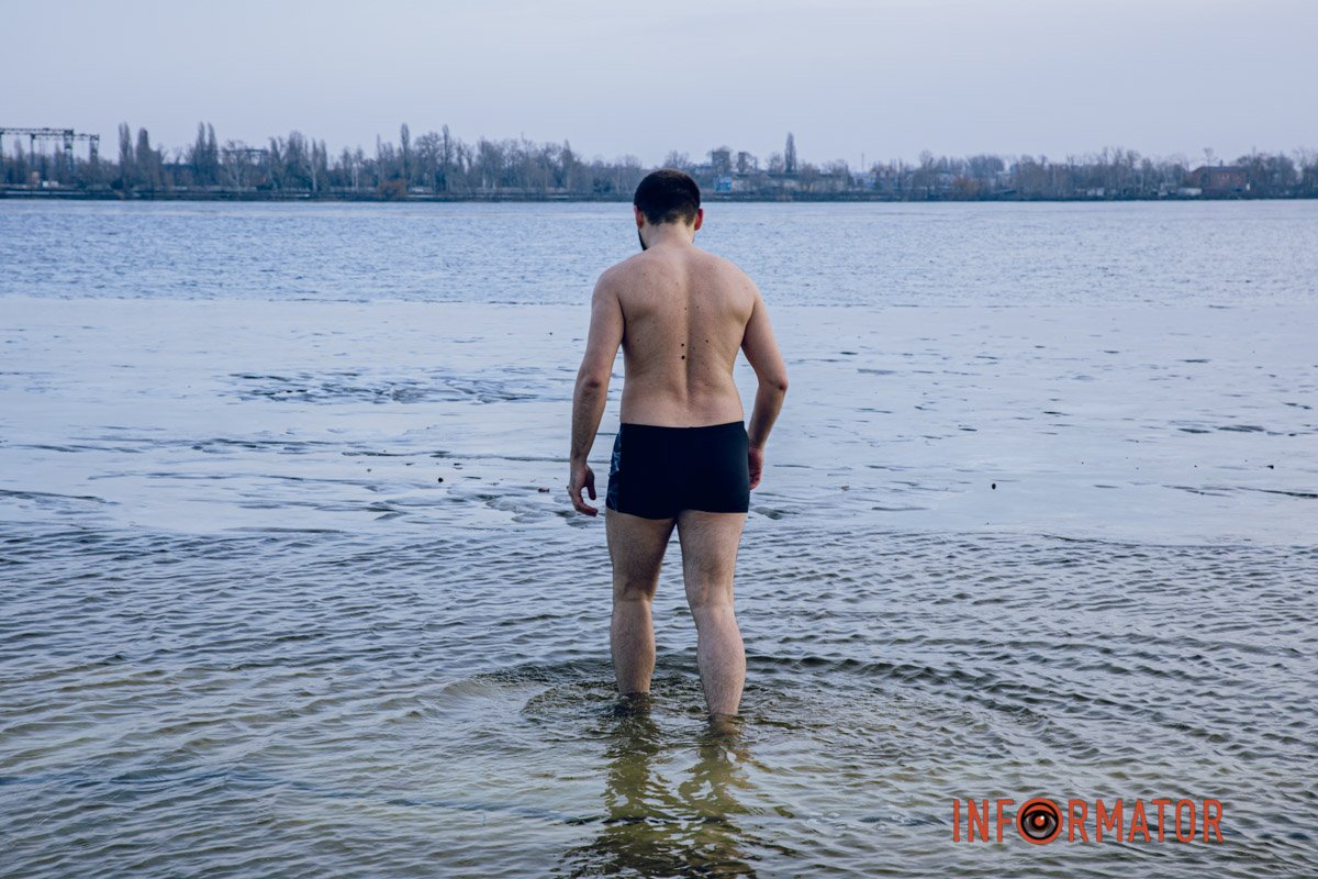 Перешкодою був шар криги біля берега