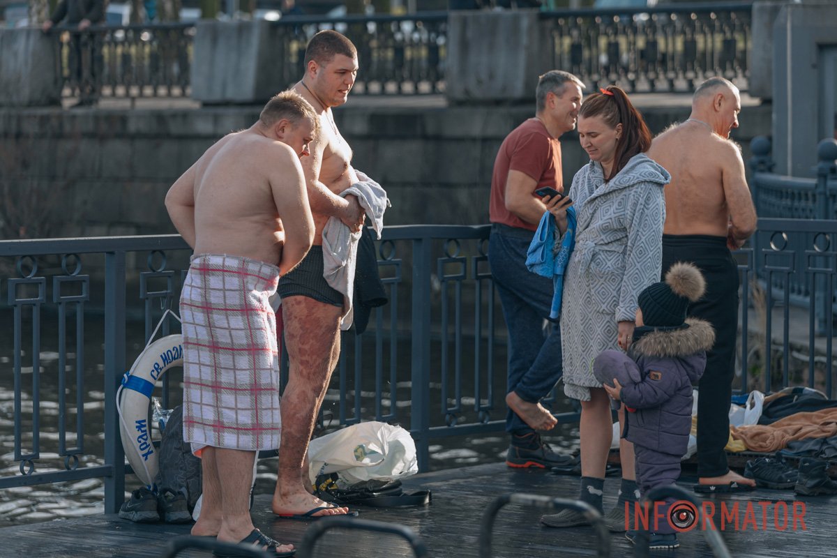 Треба розуміти, що занурення в ополонку не може замінити Таїнство Сповіді та Причастя