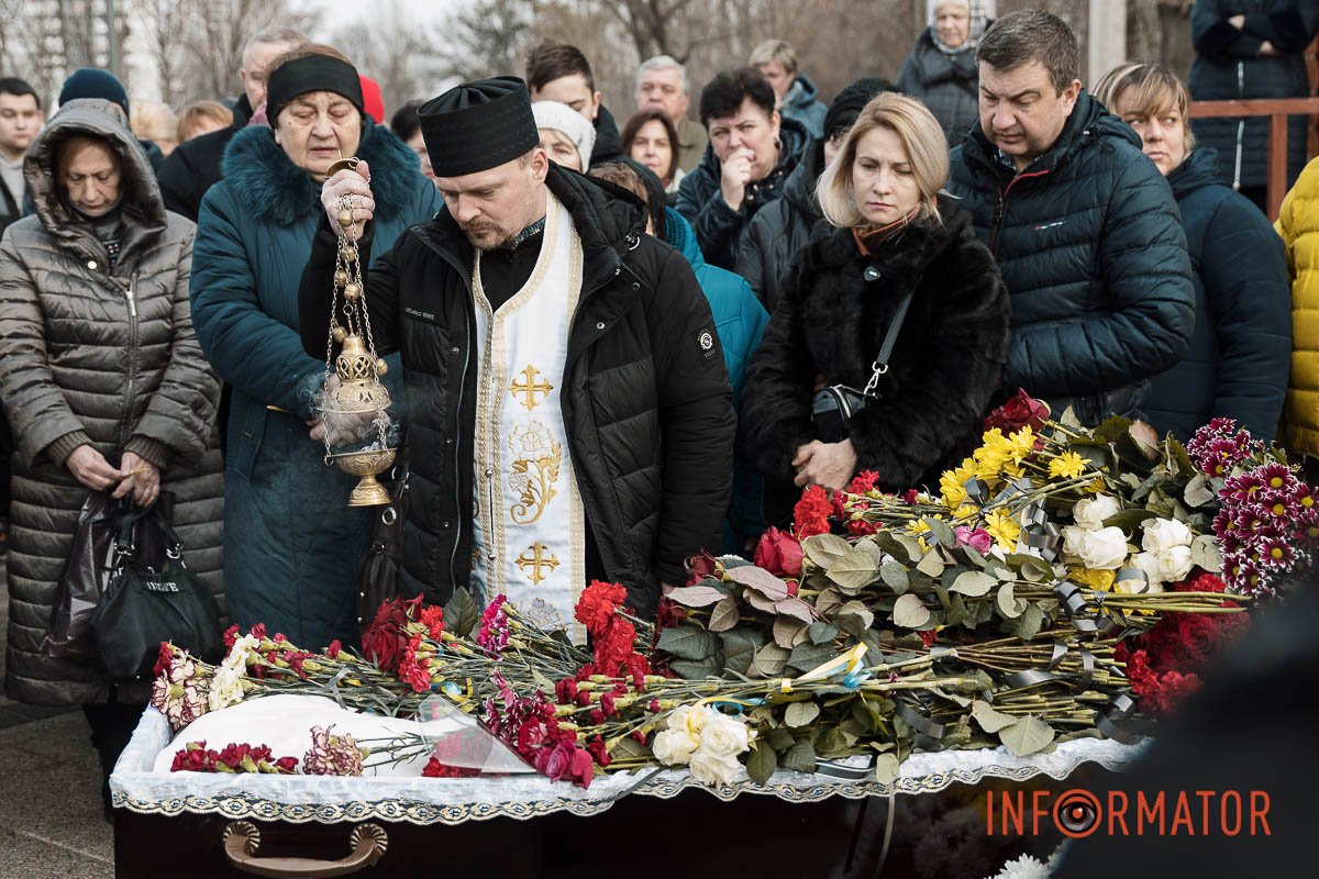 Усіяли квітами Усіяли квітами