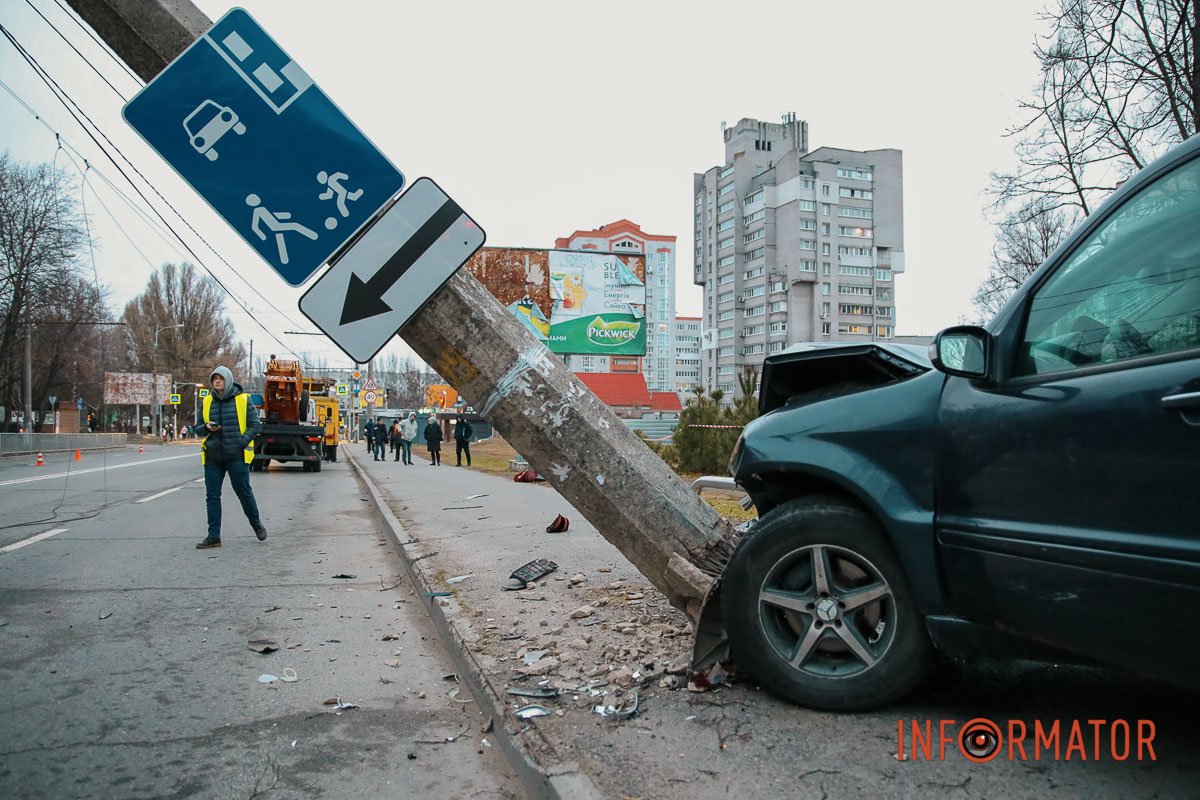 Рух тролейбусів тимчасово призупинили Рух тролейбусів тимчасово призупинили
