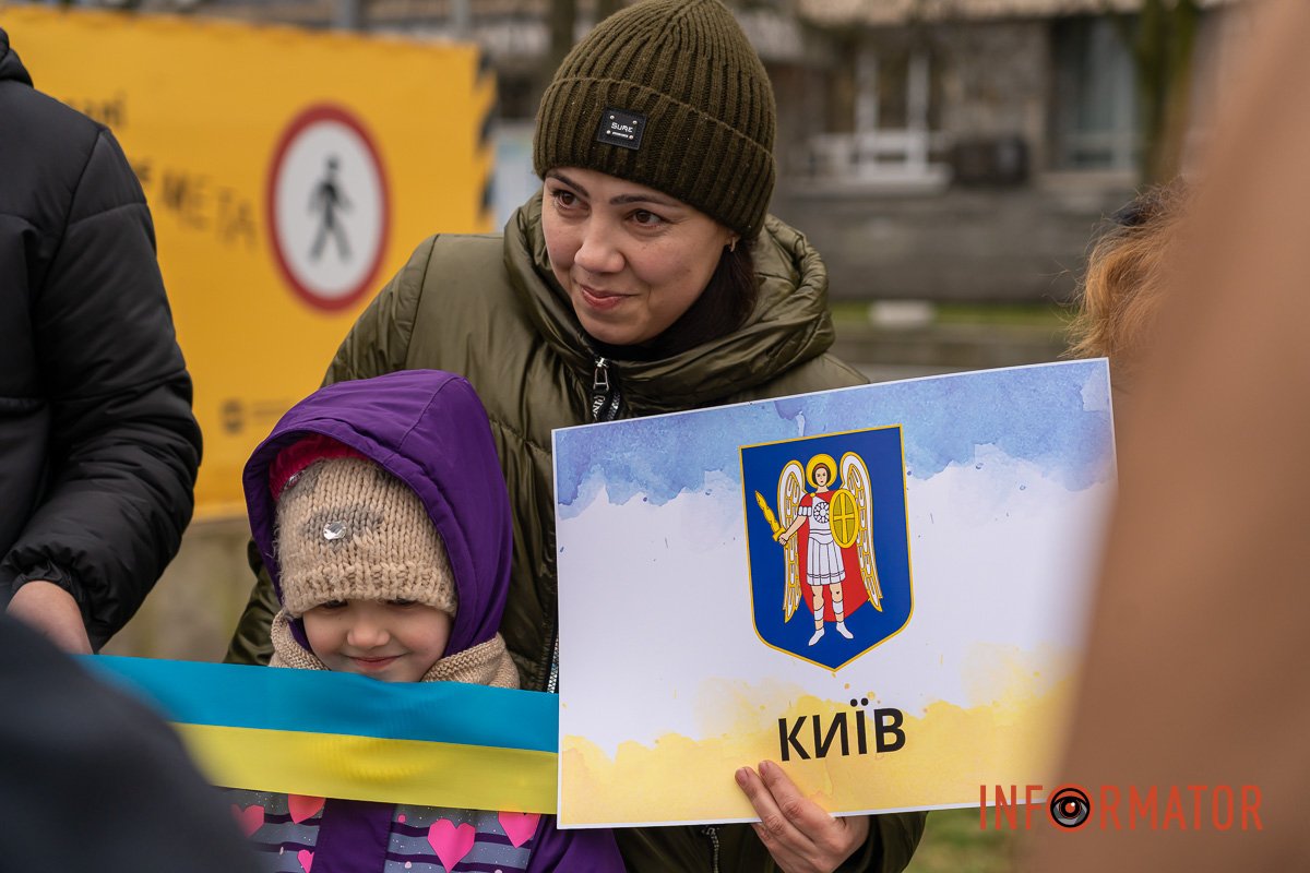 А також вигукували патріотичні гасла та співали патріотичних пісень А також вигукували патріотичні гасла та співали патріотичних пісень