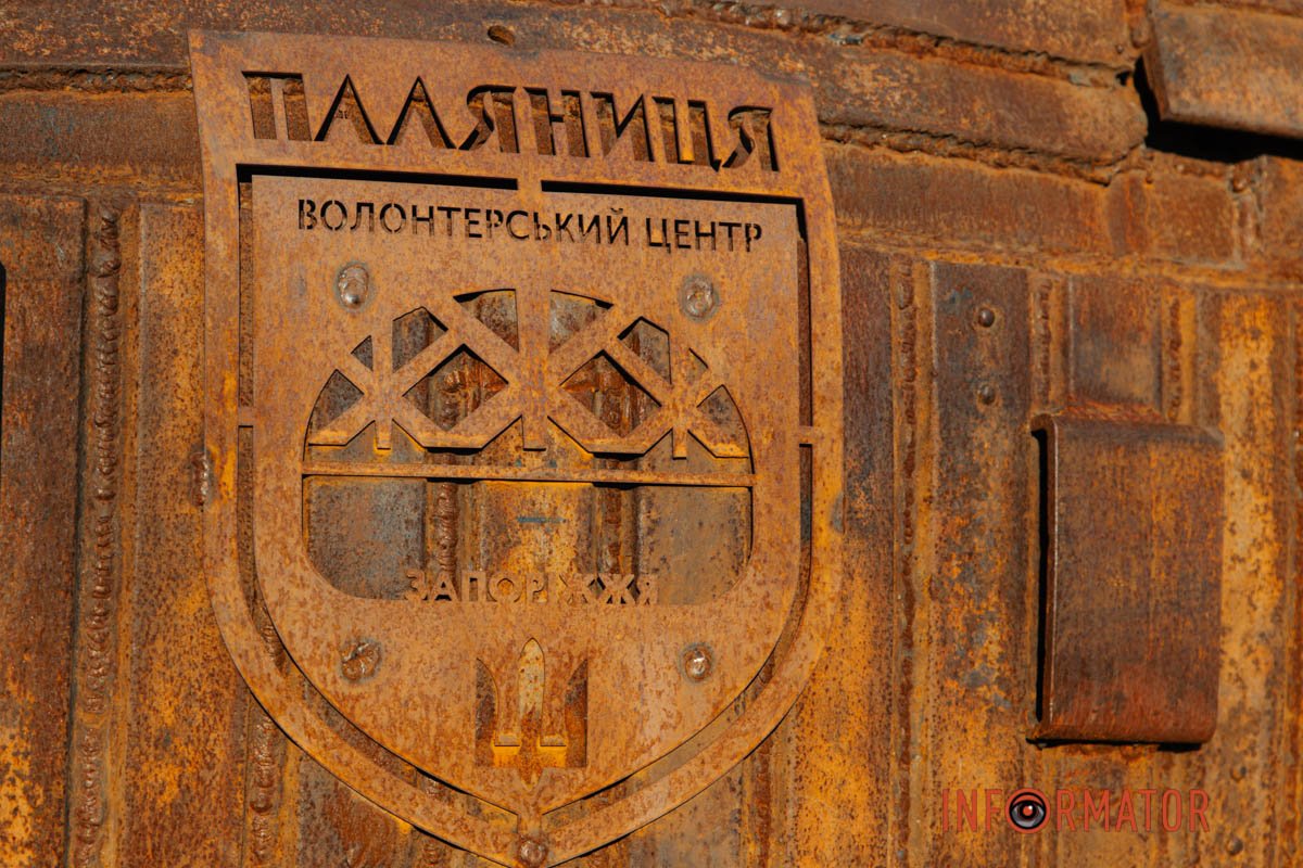 Чоловік з лютого працює у волонтерському центрі “Паляниця” Чоловік з лютого працює у волонтерському центрі “Паляниця”