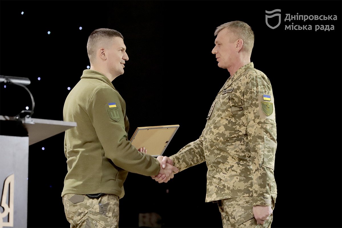 Люди, які прийшли слюсарями, інженерами, банкірами, менеджерами, зараз стали таки дійсно військовими.