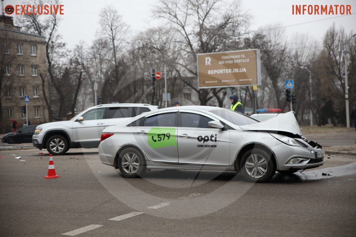 На місці аварії працює поліція