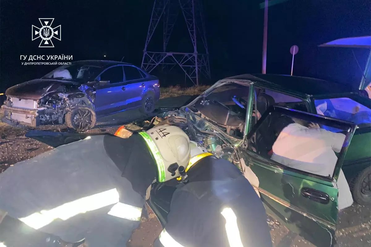 Водія затиснуло всередині