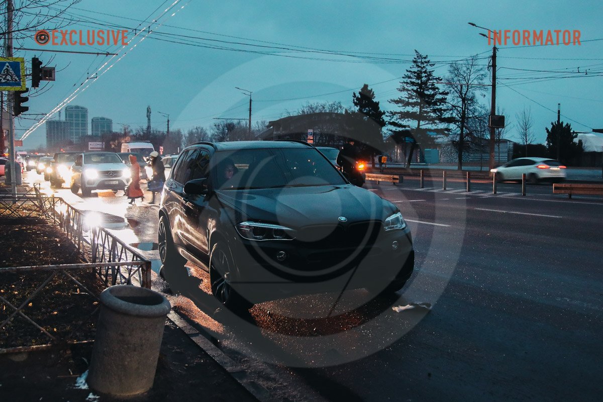 Аварія за участю двох BMW та пішохода Аварія за участю двох BMW та пішохода