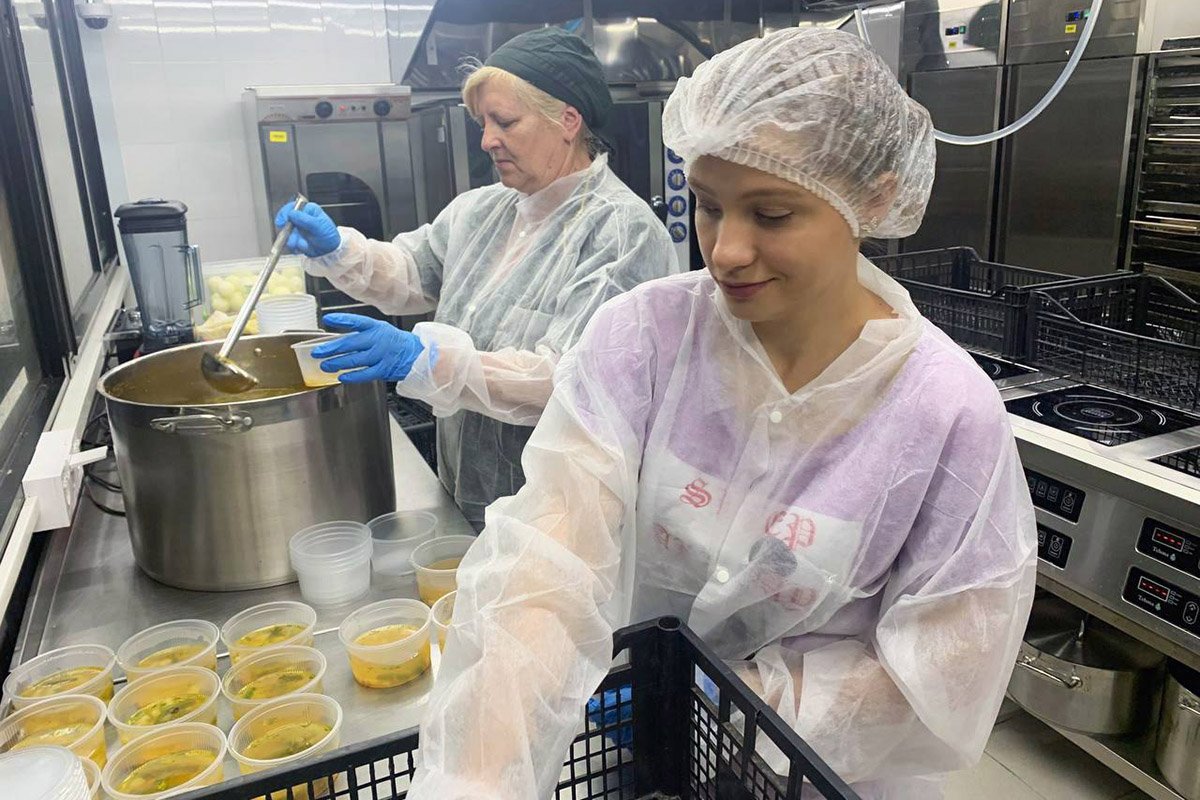 Страви для військових готують на потужностях ресторану для співробітників