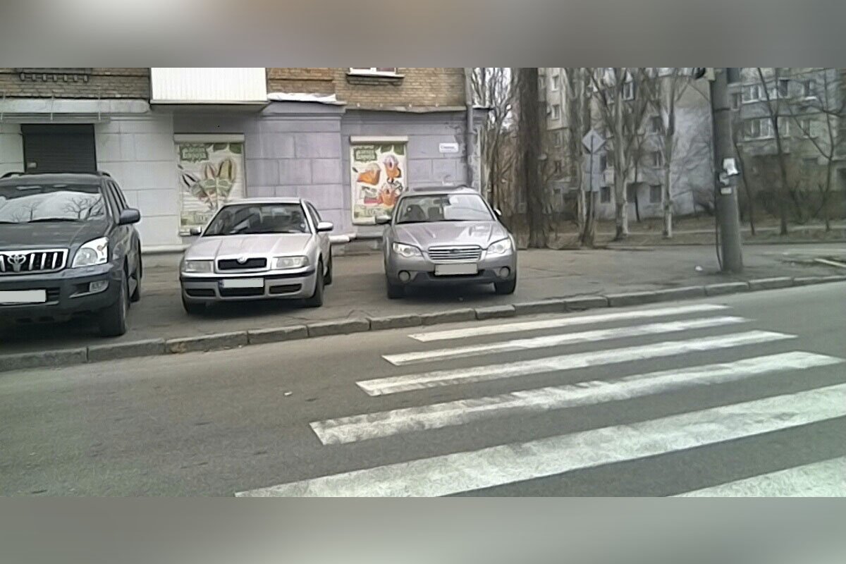 Вартість зберігання авто складає 144 гривні за добу, а штраф за порушення - 680 гривень Вартість зберігання авто складає 144 гривні за добу, а штраф за порушення - 680 гривень