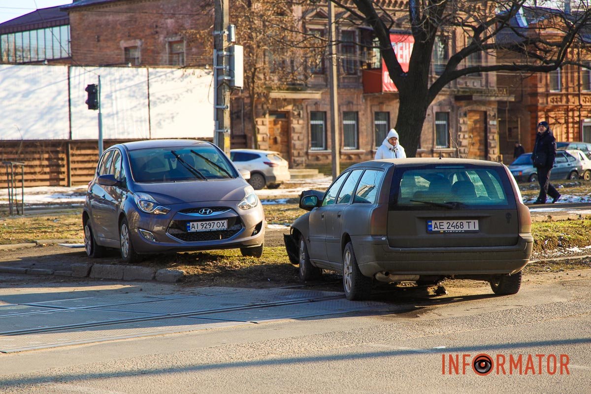 Оскільки на даній ділянці не працювали світлофори, водій Volvo не побачив Hyundai Оскільки на даній ділянці не працювали світлофори, водій Volvo не побачив Hyundai