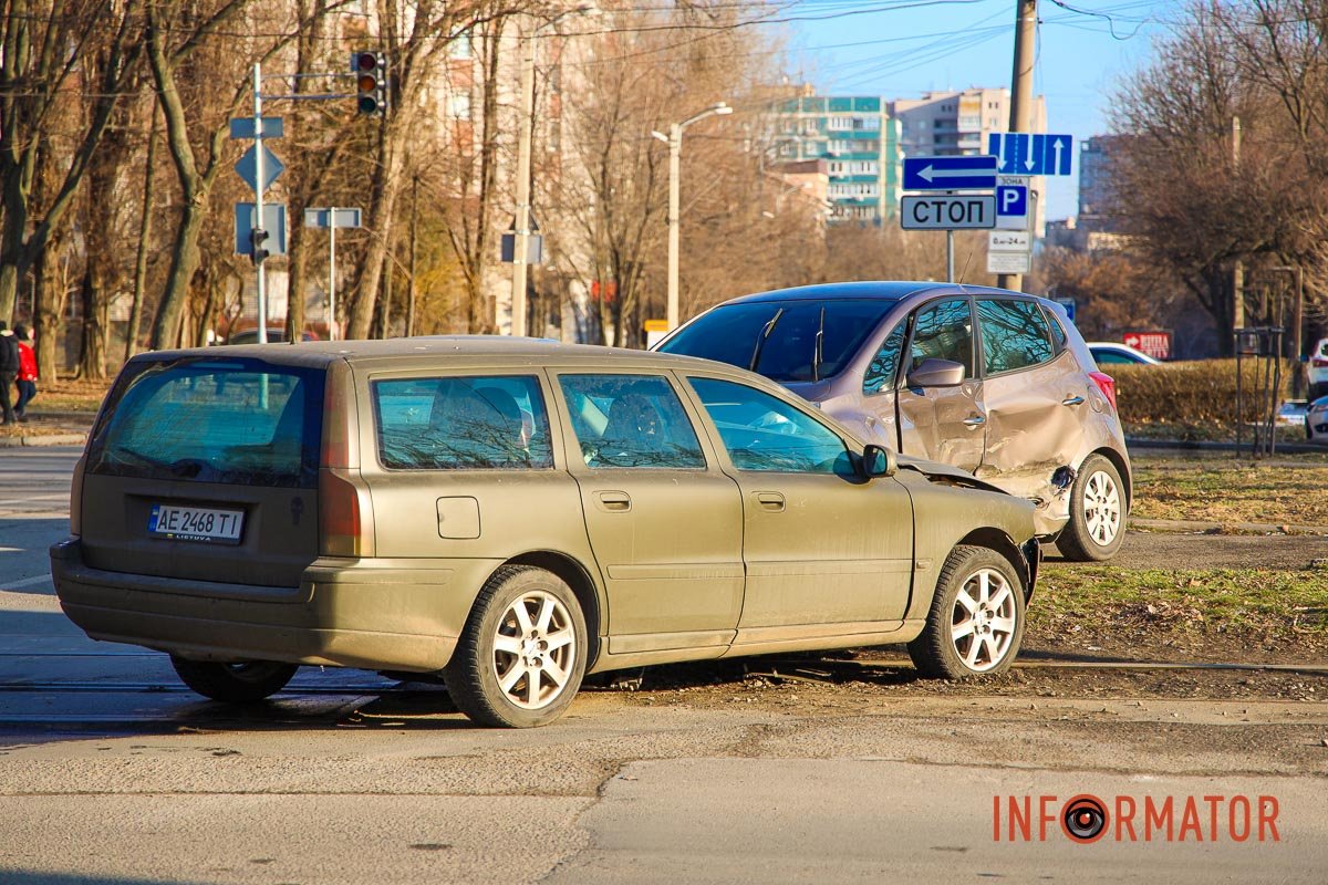 Рух трамваїв ускладнений Рух трамваїв ускладнений