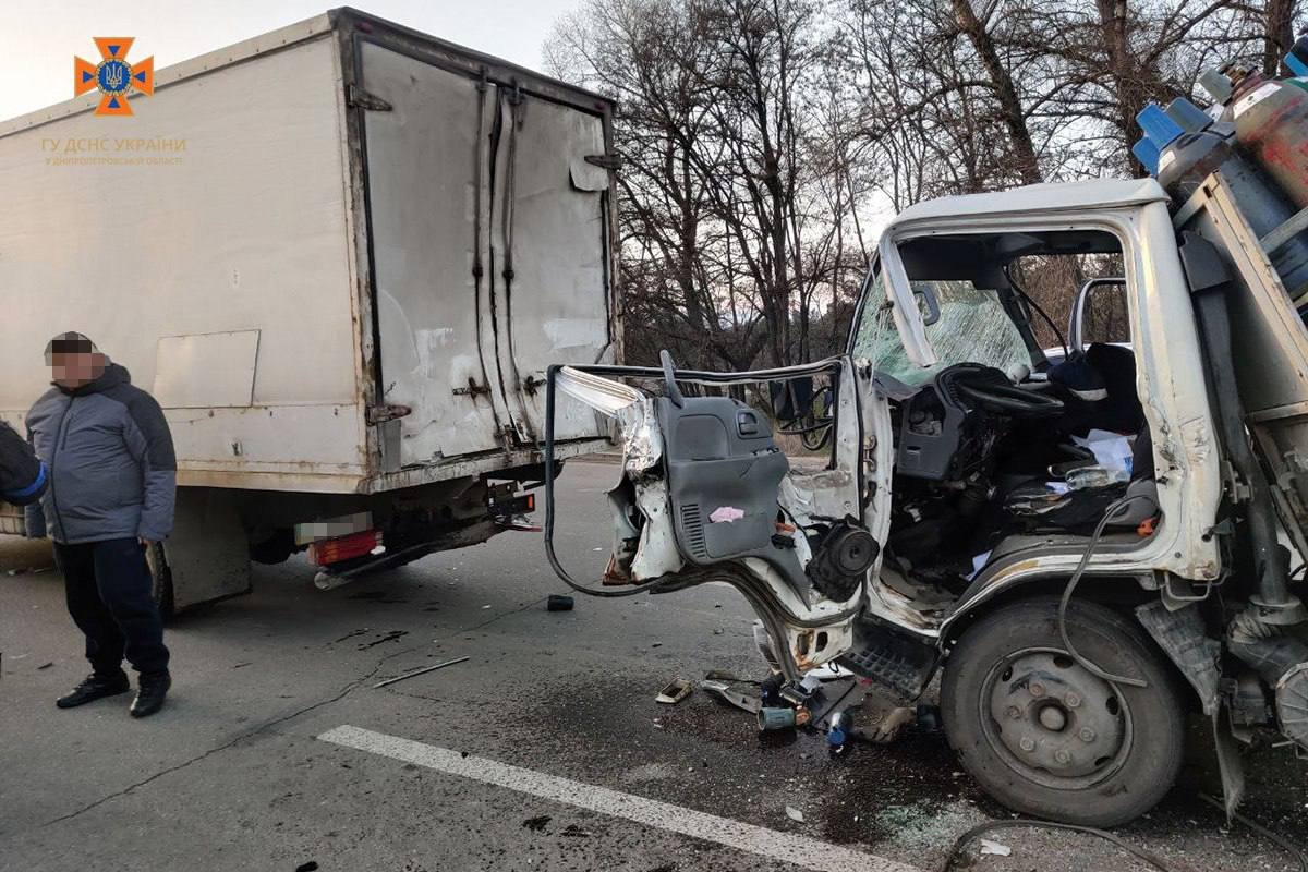 30 січня у Дніпрі на Кайдацькому мосту сталася аварія 30 січня у Дніпрі на Кайдацькому мосту сталася аварія