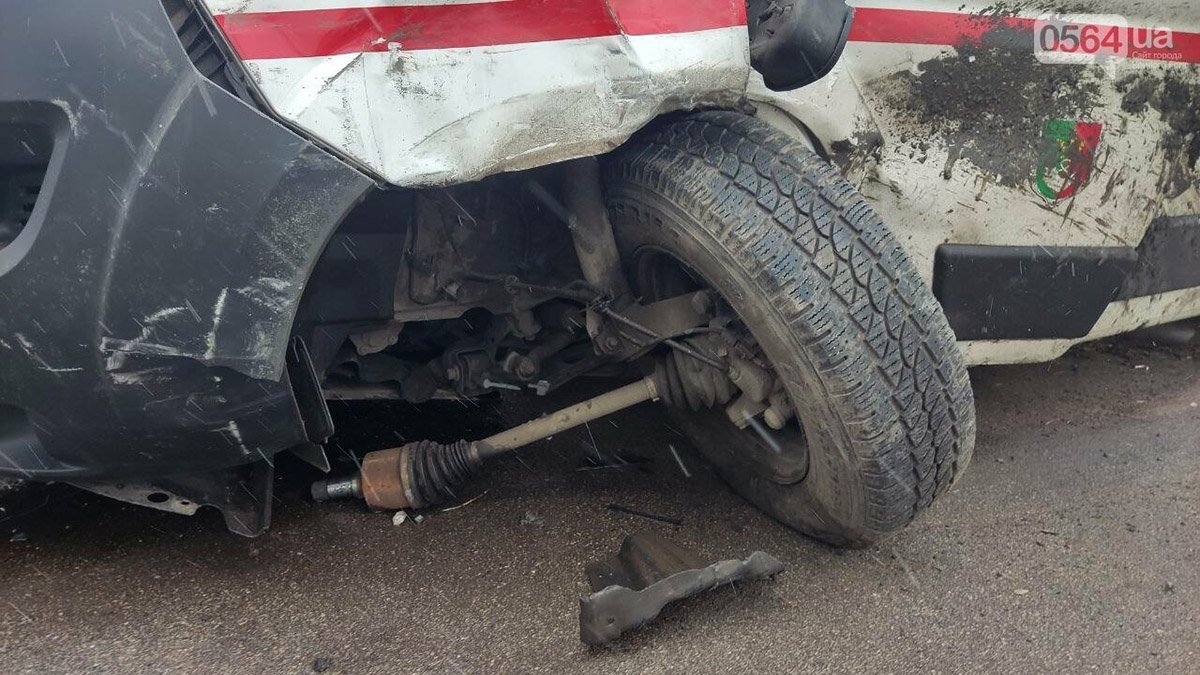 За попередніми даними, "швидка" проїхала на “червоний” з увімкненими маячками