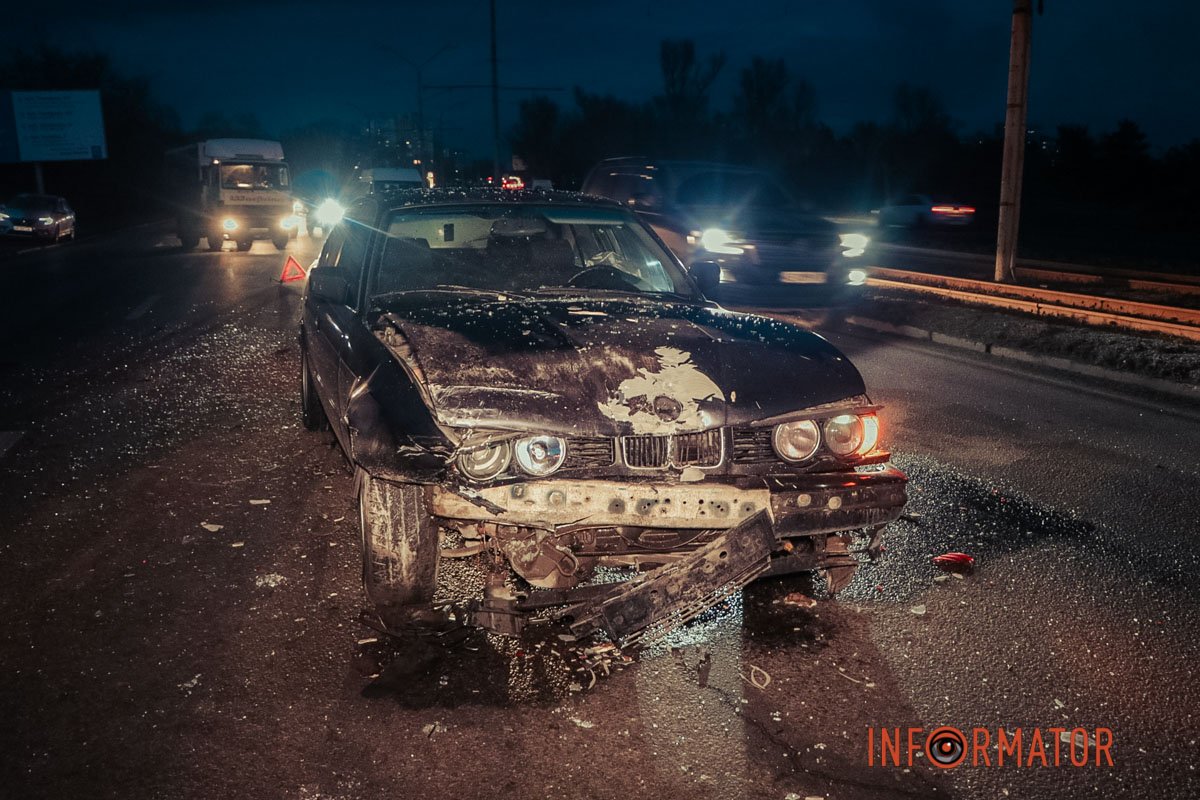 Чоловіка засліпило сонце, тому він побачив авто в останній момент і не встиг загальмувати Чоловіка засліпило сонце, тому він побачив авто в останній момент і не встиг загальмувати