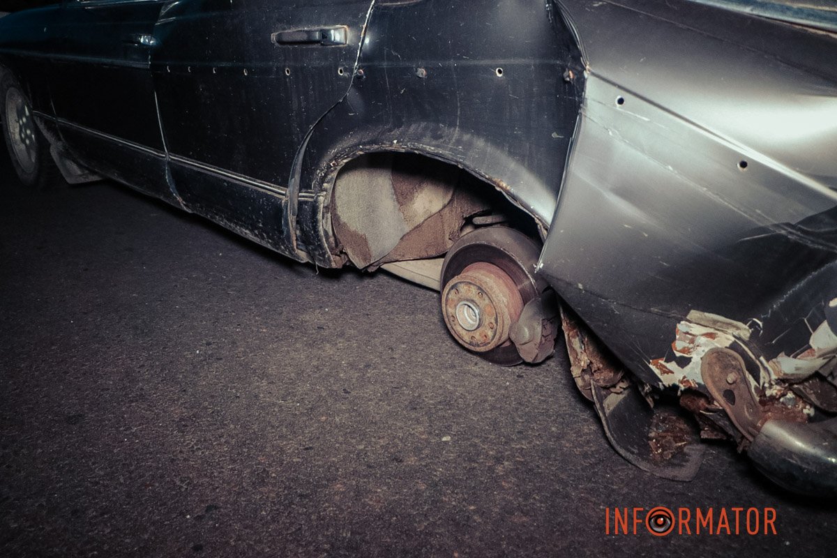 Тут BMW врізався у Mercedes Тут BMW врізався у Mercedes