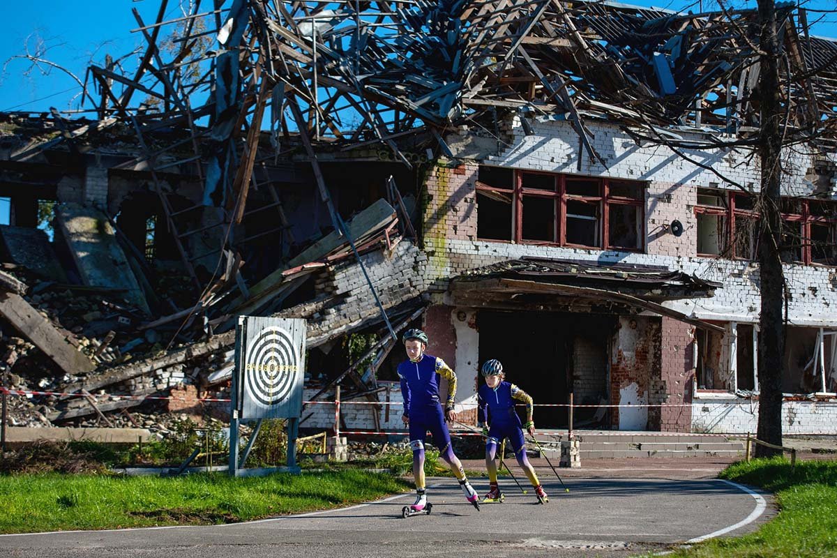 Згоріла після обстрілів база лижного спорту у Чернігові Згоріла після обстрілів база лижного спорту у Чернігові