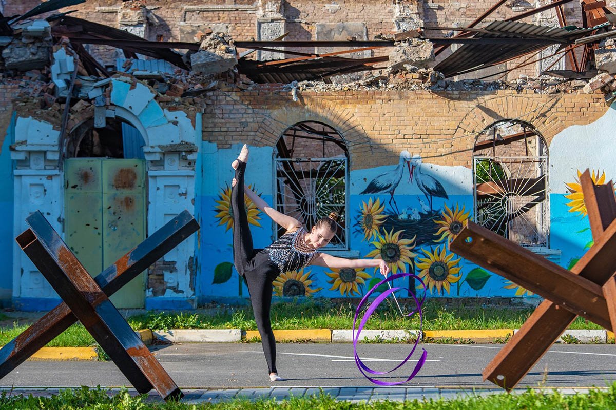 Художня гімнастика. Зруйнований Палац Культури в Ірпені. Художня гімнастика. Зруйнований Палац Культури в Ірпені.