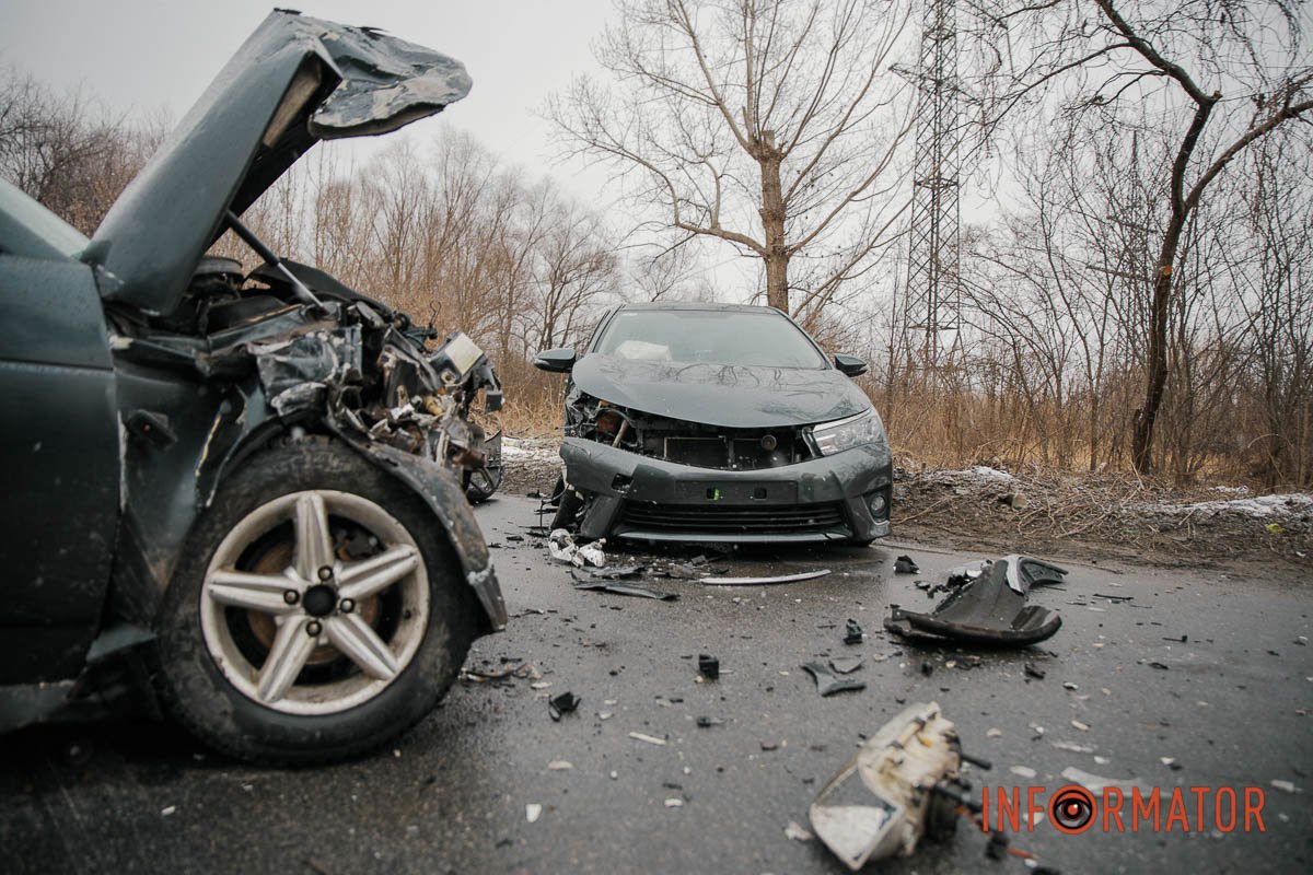В следствии аварии, водитель ВАЗ получил травмы, у него разбита голова
