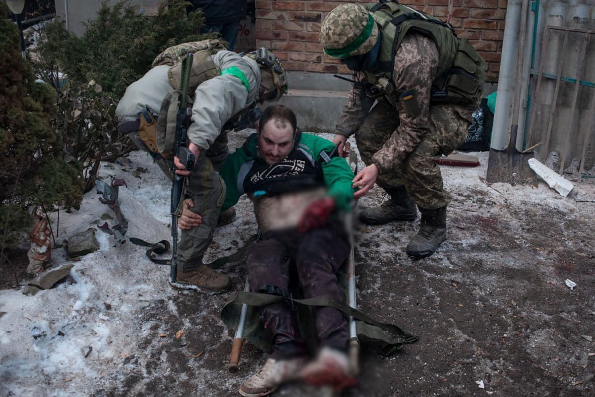 Два снаряди влучили у цивільний будинок, який зайнявся