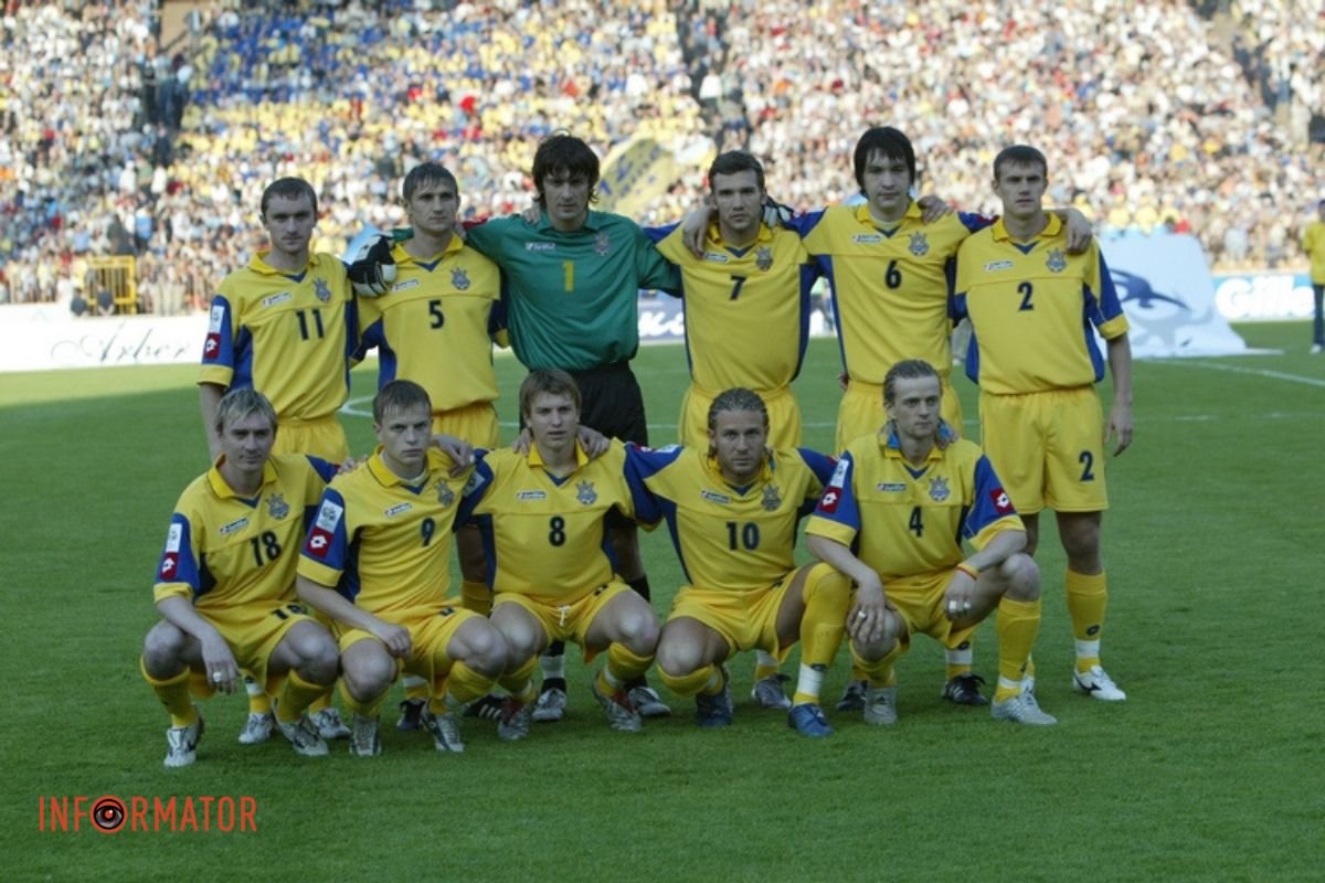 Радченко у складі збірної України (зліва у нижньому ряду) перед матчем відбору на ЧС-2006 Радченко у складі збірної України (зліва у нижньому ряду) перед матчем відбору на ЧС-2006