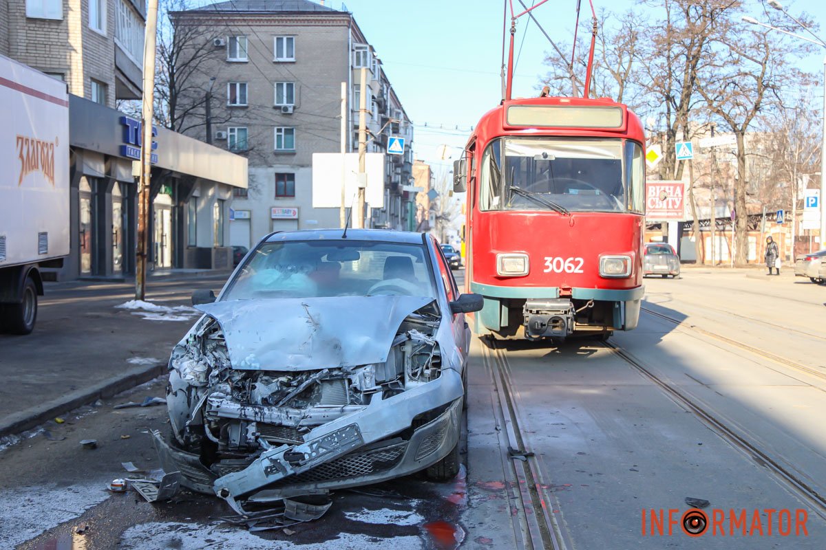 Унаслідок ДТП Ford загорівся Унаслідок ДТП Ford загорівся