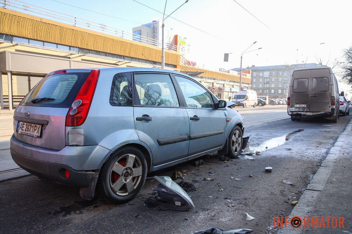 Ford та Mercedes рухалися в напрямку проспекту Гагаріна Ford та Mercedes рухалися в напрямку проспекту Гагаріна