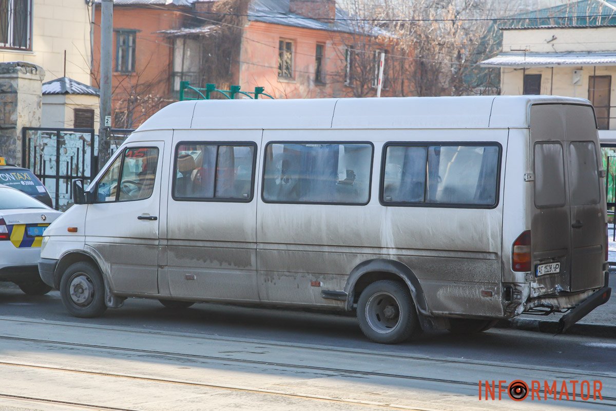Водійка та пасажирка Ford не постраждали Водійка та пасажирка Ford не постраждали