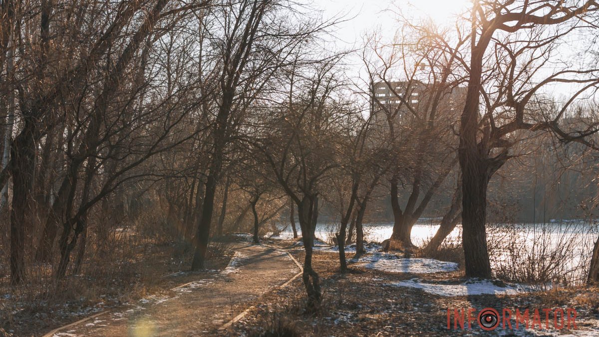 Прохолодно і сонячно: як виглядає Дніпро яскравим лютневим днем