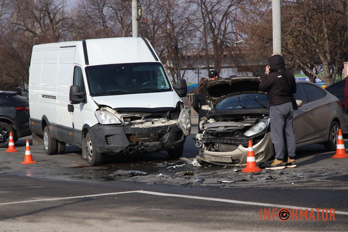 Hyundai рухався зі сторони Набережної Перемоги Hyundai рухався зі сторони Набережної Перемоги