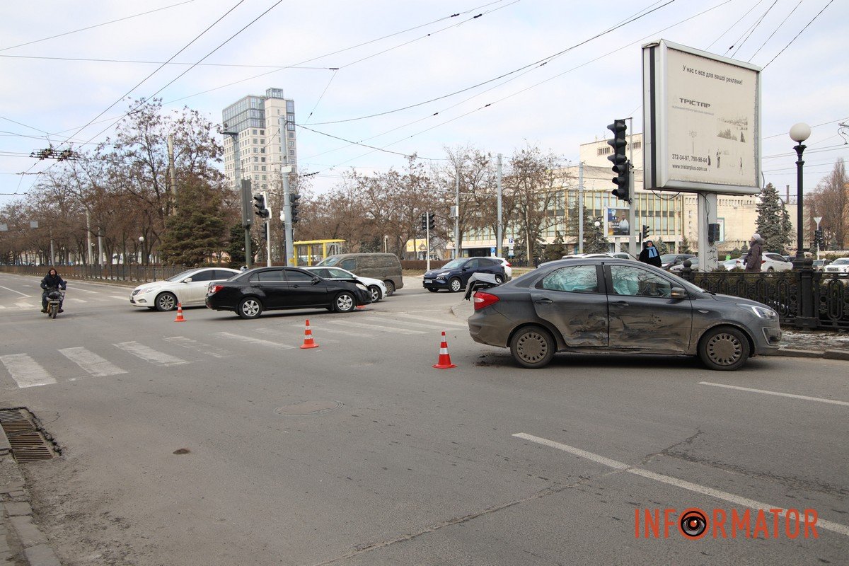 Зіштовхнулися Ford та Chevrolet Зіштовхнулися Ford та Chevrolet