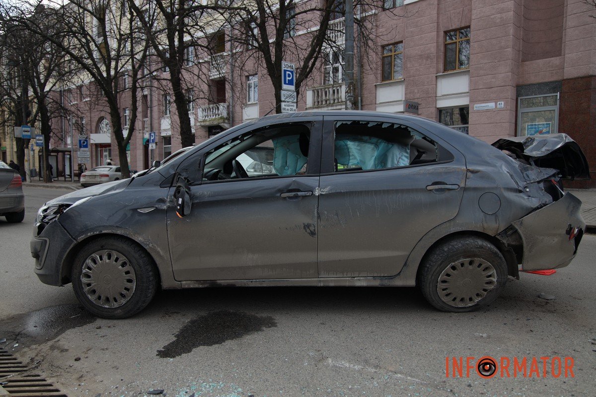 Рух в напрямку центра міста по Яворницького зі сторони вокзалу не ускладнений Рух в напрямку центра міста по Яворницького зі сторони вокзалу не ускладнений