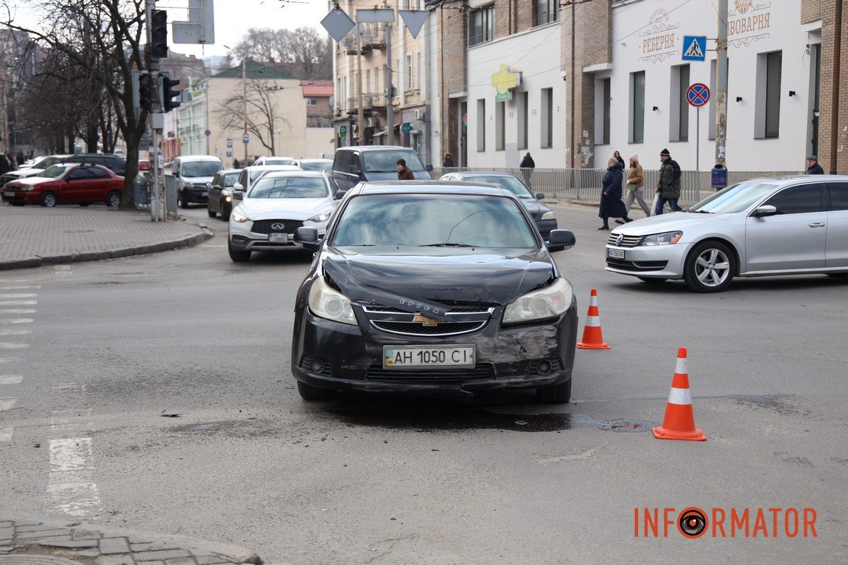 Ford їхав зі сторони вокзалу Ford їхав зі сторони вокзалу