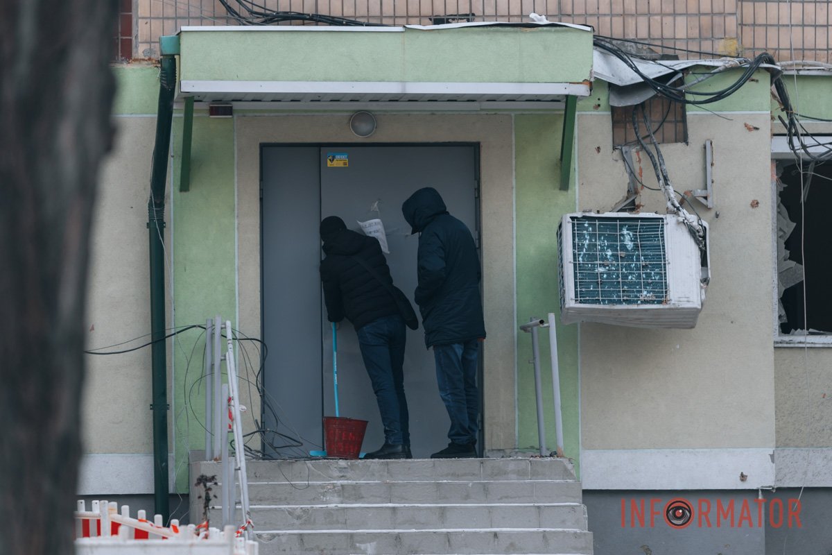 Міняють двері Міняють двері