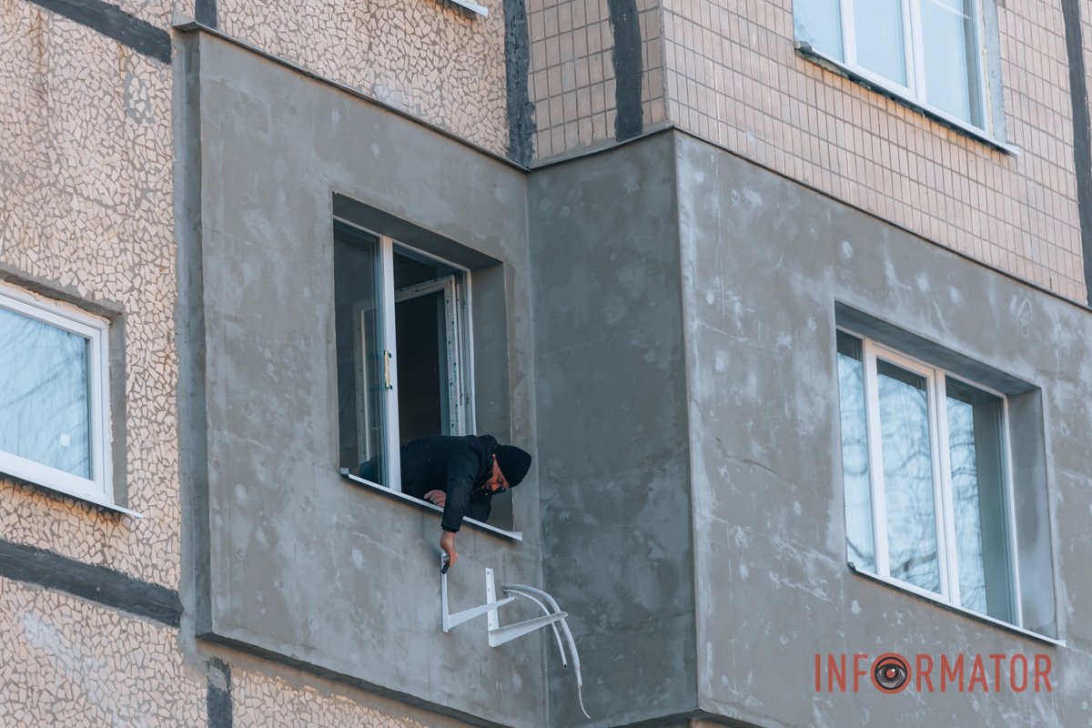 Встановлюють кондиционер Встановлюють кондиционер