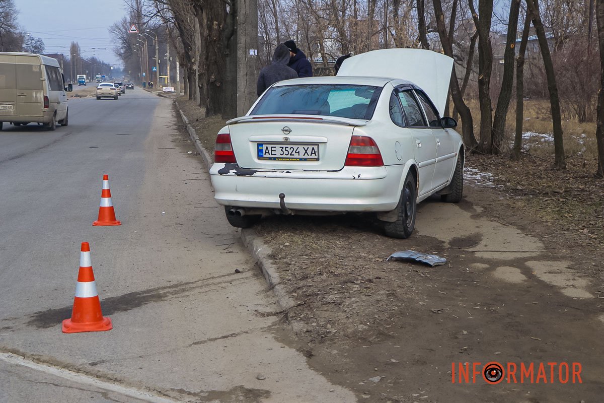 Коли Opel повертав, в нього врізався Volkswagen Коли Opel повертав, в нього врізався Volkswagen